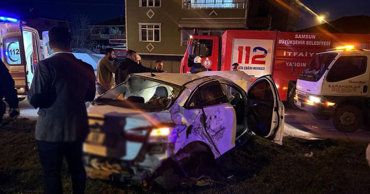 Samsun da akaryakıt tankerine çarparak devrilen otomobildeki 2 kişi