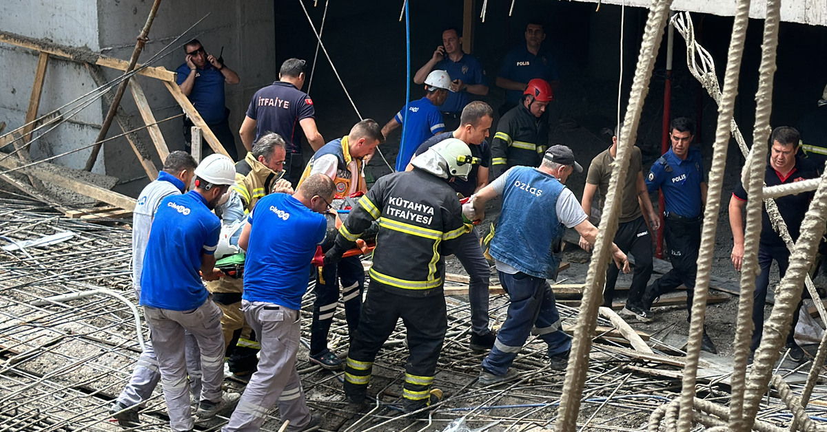 Kütahya da okul inşaatında çökme İşçiler beton kalıpların altında