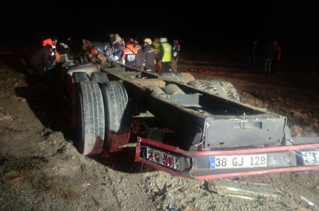 Konya'da yolcu otobüsü kamyona çarptı 1 ölü 15 yaralı