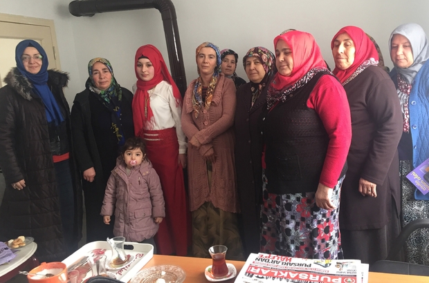 Kadınlar ev ev gezip hizmetleri anlatıyor