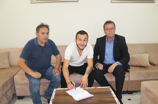 Altınova Belediyespor imzaları attırdı