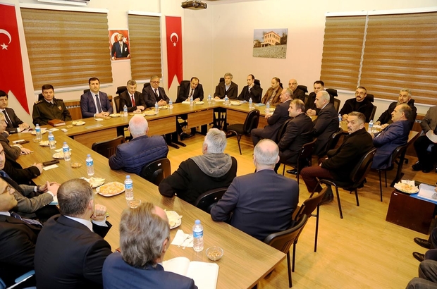 Rize Valisi Erdoğan Bektaş muhtarlarla İyidere'de bir araya geldi