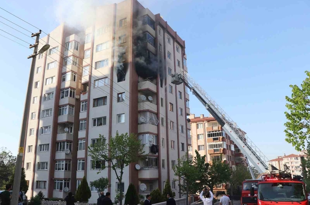 Kütahya'da yangın 1'i ağır 4 yaralı Bir apartmanın 7 katında