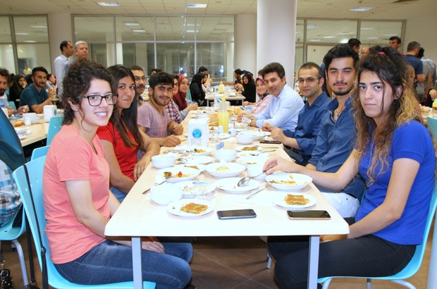 Rektör Karacoşkun öğrencilerle iftar yemeğinde bir araya geldi
