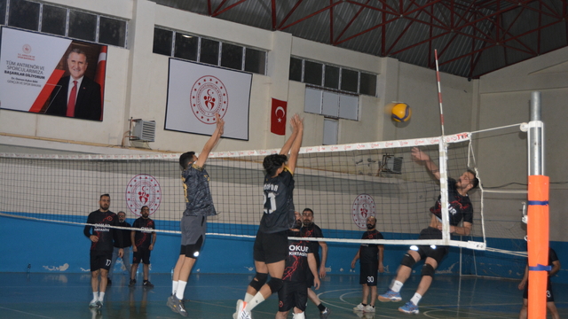 Şemdinli de voleybol turnuvası sona erdi Hakkari Haberleri