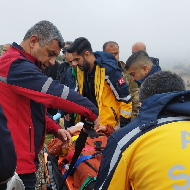 Adıyaman da iki otomobilin çarpıştığı kazada 5 kişi yaralandı