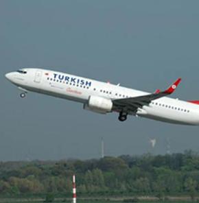 Ekonomi sınıfındaki oğluna Business Class battaniyesi veren kadına gözaltı Ekonomi sınıfındaki oğluna Business Class battaniyesi veren kadına gözaltı