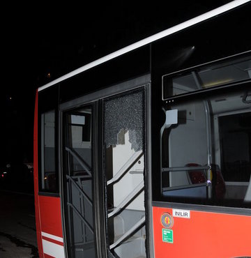 İzmir’de belediye otobüsüne saldırı!