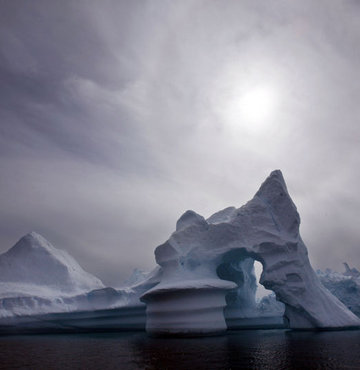 Antarktika buzulları alttan büyüyor 