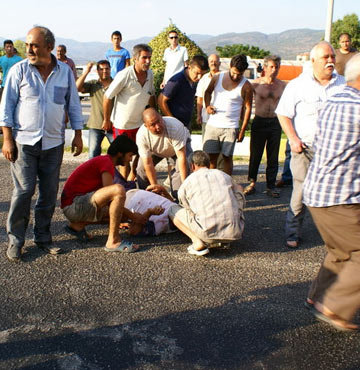 Yolun karşısına geçerken kamyon çarptı