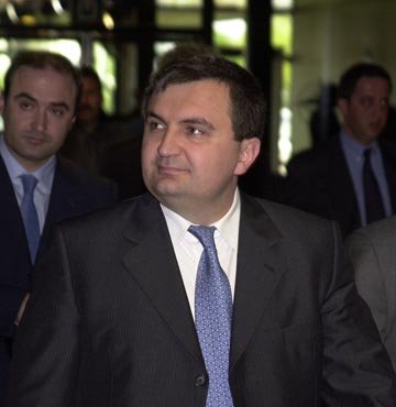 Eski Arnavutluk Başbakan Yardımcısı'na hapis 