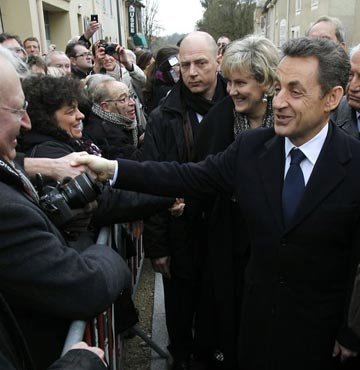 Sarkozy farkı kapatıyor 