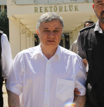 Rektör Akınoğlu serbest