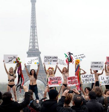 FEMEN'den Paris açılımı