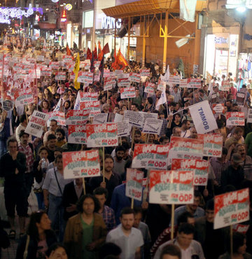 Beyoğlu'nda tezkere protestosu