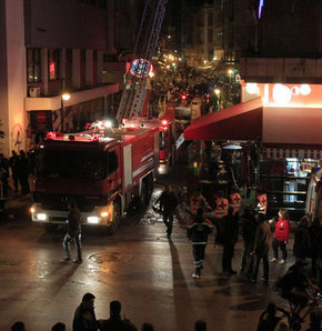 Selanik'te 3 YDP milletvekilinin ofisine bombalı saldırı düzenlendi