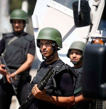 Mısır'da darbe karşıtlarına yeni gözaltı