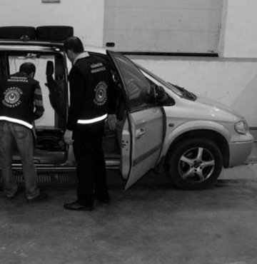 Araç koltuğunun altından 3 kaçak çıktı Araç koltuğunun altından 3 kaçak çıktı