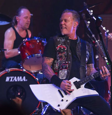 Metallica siz ne isterseniz onu çalacak!