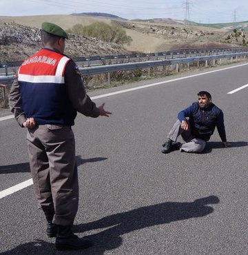 Otobanda bir garip eylemci!