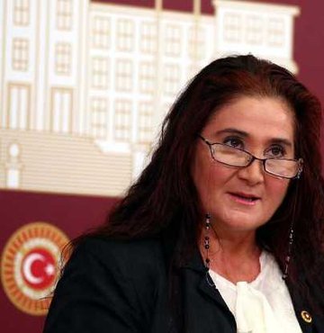 İstifa dilekçesini sunan Akkiraz'a CHP'den tepki