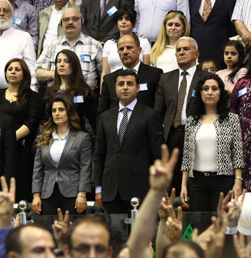 HDP eş başkanlarını seçti