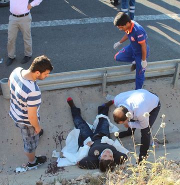 Öğrencileri taşıyan midibüs takla attı: 25 yaralı