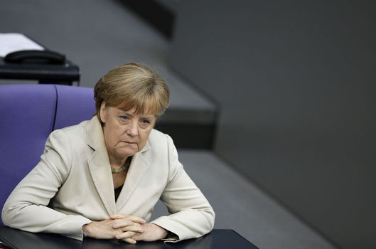 Merkel'den 'Şeriat polisi' açıklaması