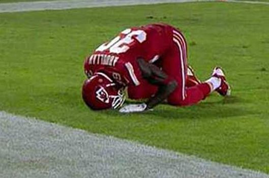 Müslüman futbolcuya 'dua' cezası!