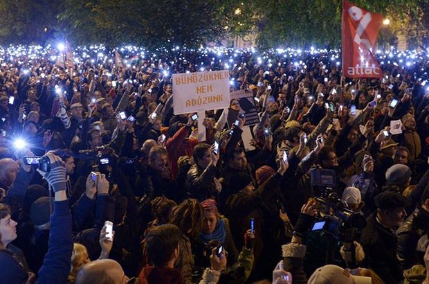 Macaristan'da internet vergisini protesto