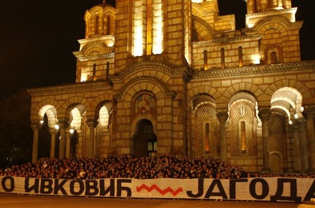 Belgrad büyükelçiliği önünde protesto