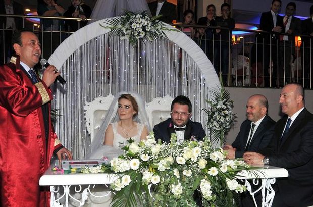 Bakan Çavuşoğlu nikah şahidi oldu