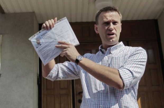 Rus muhalif Navalniy, elektronik kelepçelerini çıkardı