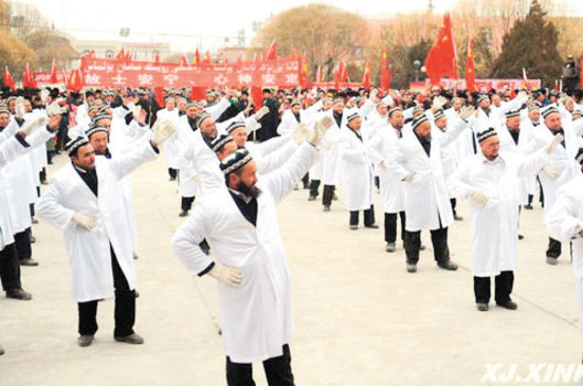 İmamları zorla dans ettirdiler, Çin yönetiminden skandal, Çin yönetimi, Sincan Uygur Özerk bölgesinde çalışan onlarca imamı,