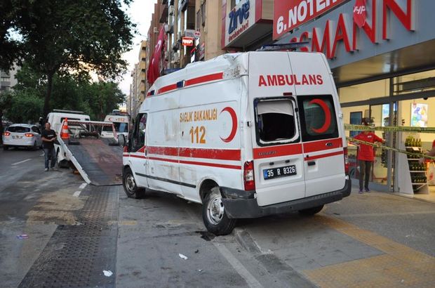 Izmir De Gorevden Donen Ambulans Kaza Yapti 6 Yarali Son Dakika Haberleri