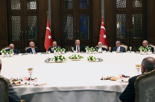 Erdoğan iftar yemeğinde din adamlarını ağırladı