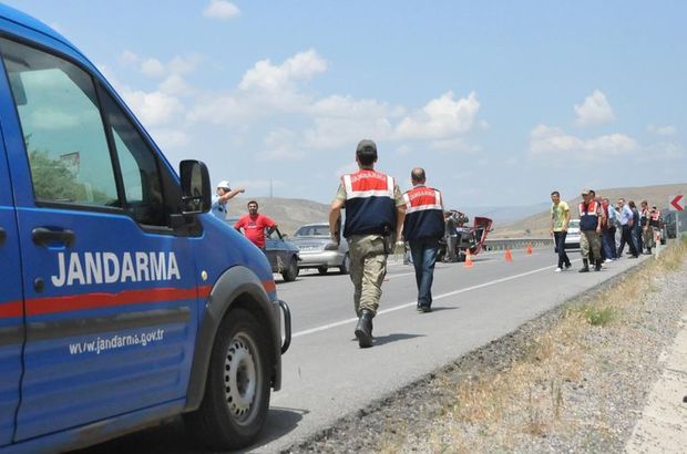 Sivas'ta askeri aracın da karıştığı zincirleme kaza