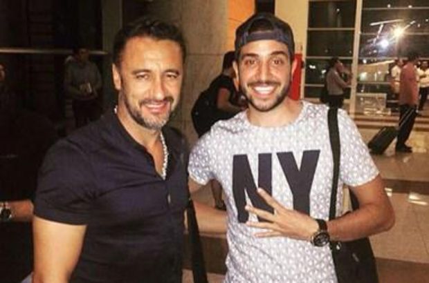 Galatasarayli Taraftarlar Fenerbahce Nin Hocasiyla Fotograf Cektirdi