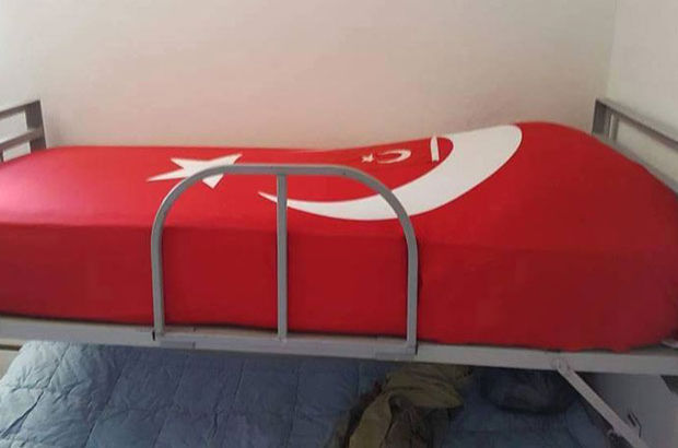 Dağlıca şehitlerinin yataklarına Türk bayrağı