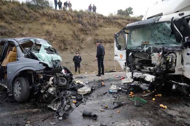 Antalya'da feci kaza: 3 ölü, 2 yaralı!