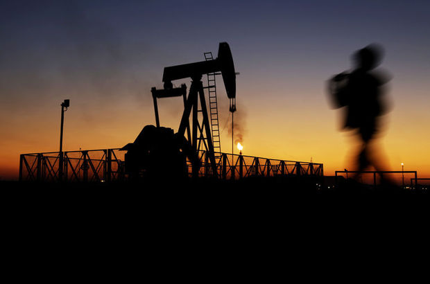 IEA: Petrol piyasası arz fazlasını sindirmekte zorlanıyor