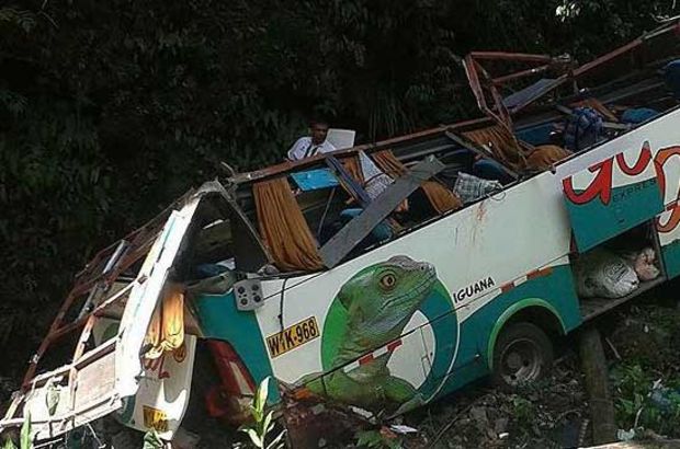 Peru'da otobüs uçuruma yuvarlandı: 16 ölü