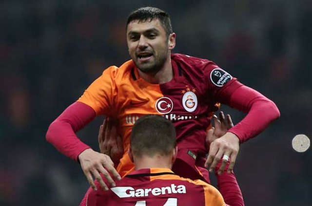 İngiltere Premier Lig ekiplerinden West Ham United, Galatasaray'da Burak Yılmaz'a talip oldu