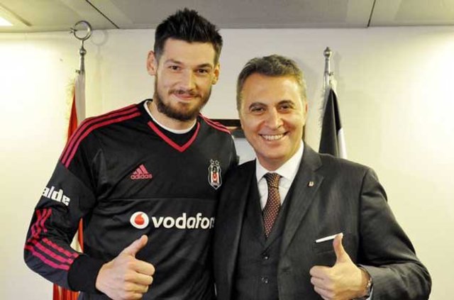 Beşiktaş yönetimi, üç sezondur yaptığı müthiş hamleler ile rakiplerine adeta transfer ders veriyor