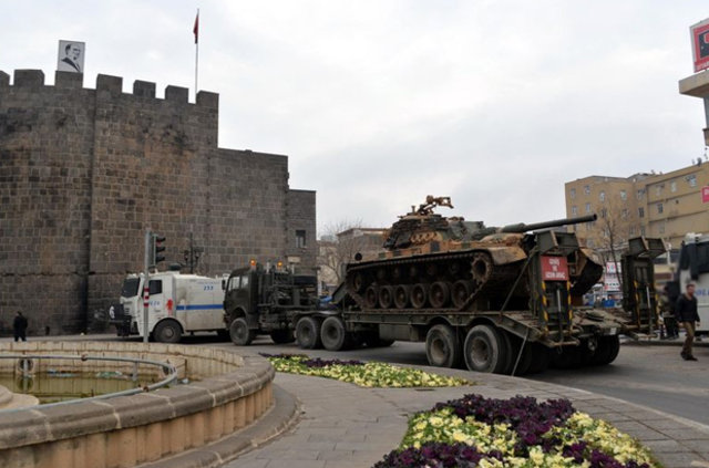 Diyarbakır Sur'a tank takviyesi
