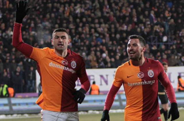 Galatasaray'da yıldız futbolcu Burak Yılmaz'dan flaş bir transfer açıklaması geldi