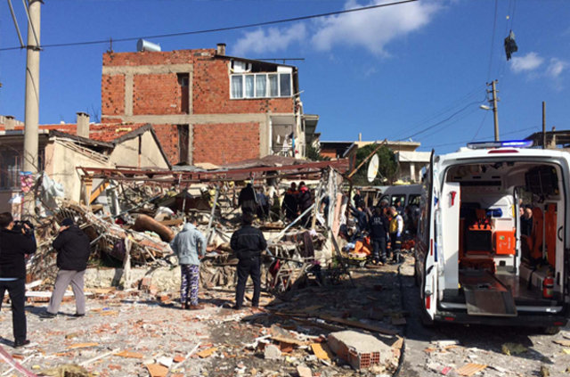 İzmir'de meydana gelen patlamada 1 öldü, 2 yaralı