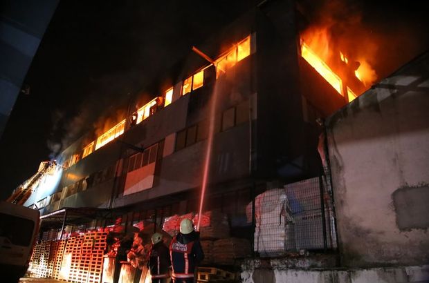 Avcılar'da kağıt fabrikasında korkutan yangın