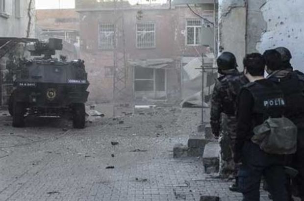 Sur'daki operasyonlarda 2 polis yaralandı
