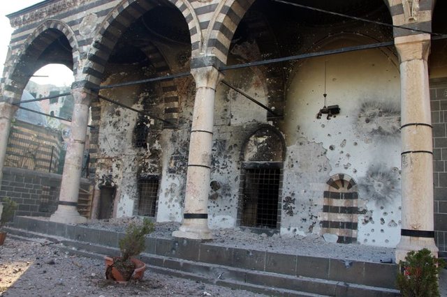 Terör Diyarbakır ve Mardin’de 32 camiyi vurdu